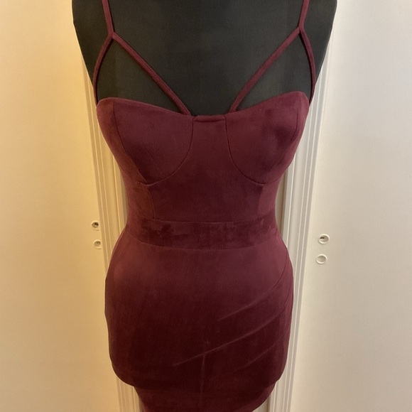 🌹 Purple Velvet Bodycon Dress - Picture 2 of 7